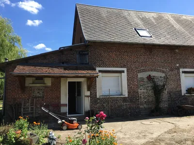CALVADOS (14) - SUD PAYS D'AUGE - Entre LISIEUX et ORBEC - Exploitation laitière avec un bâtiment d'exploitation moderne.