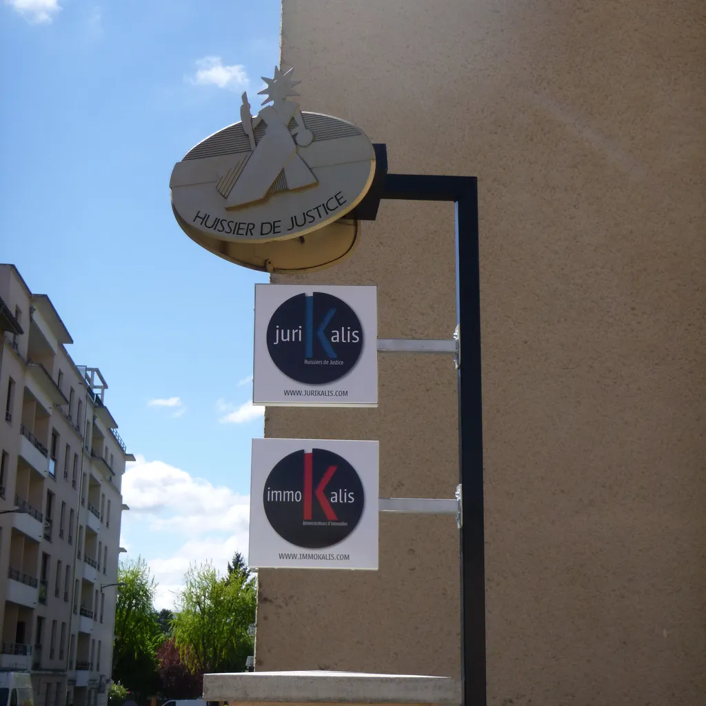 Réalisation de plusieurs panneaux publicitaire sur potence pour un huissier de justice et une agence immobilière à Villefranche sur Saône