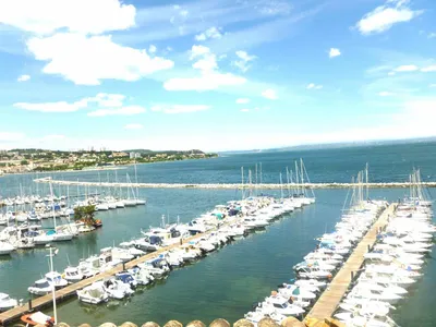 Réserver mon chauffeur privé VTC entre Martigues et l'aéroport de Marseille Provence