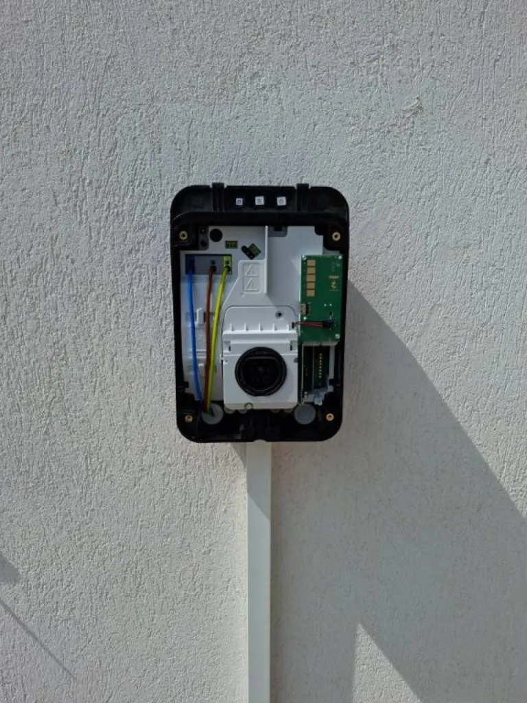 Etude offerte et personnalisée pour l'installation d'une borne de recharge avec Provence Energie Solaire Services à La Ciotat