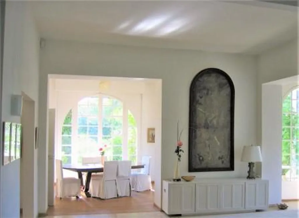 à proximité du golf de Saumane, magnifique bastide de style Art Déco   