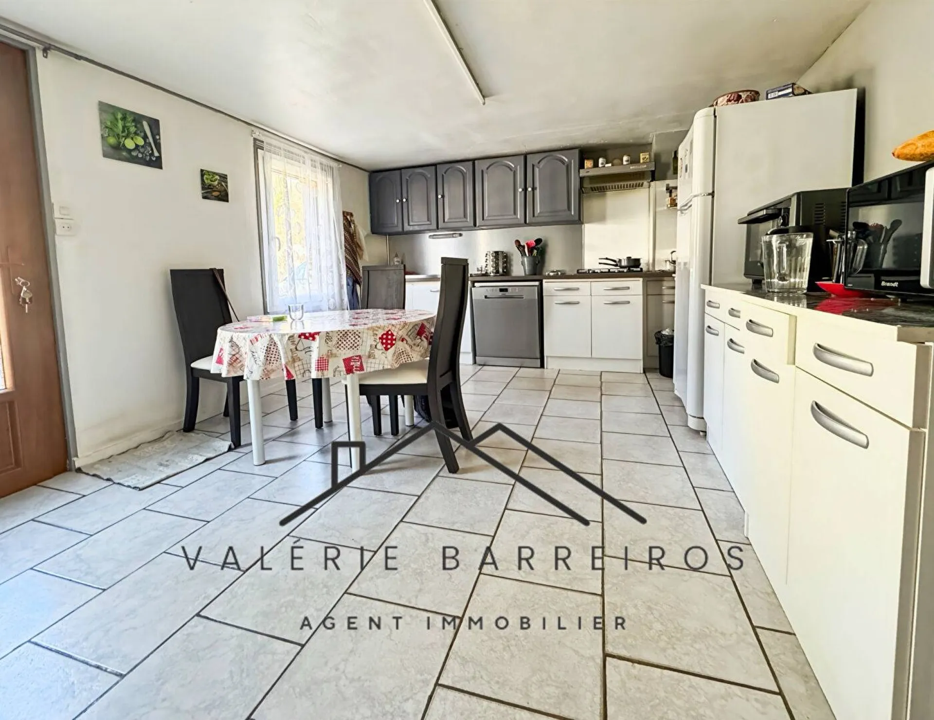 A saisir maison ancienne de 140 m² édifiée sur 964 m² de terrain sur la commune de ELBEUF