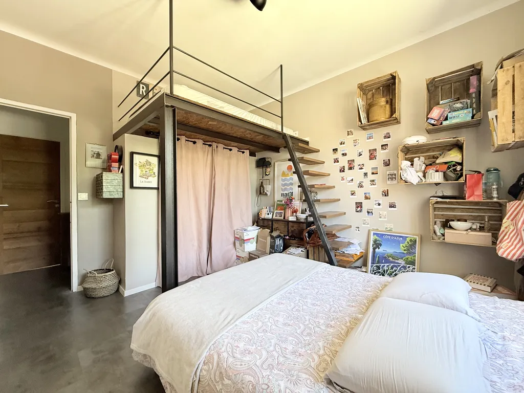 Maison à vendre à Toulon, maison avec piscine, maison de caractère, jardin, terrain de pétanque, studio indépendant.