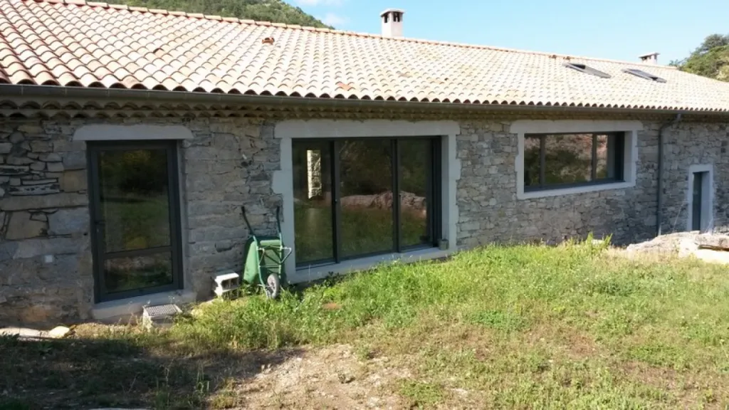 Installation de menuiseries aluminium Buis les Baronnies 