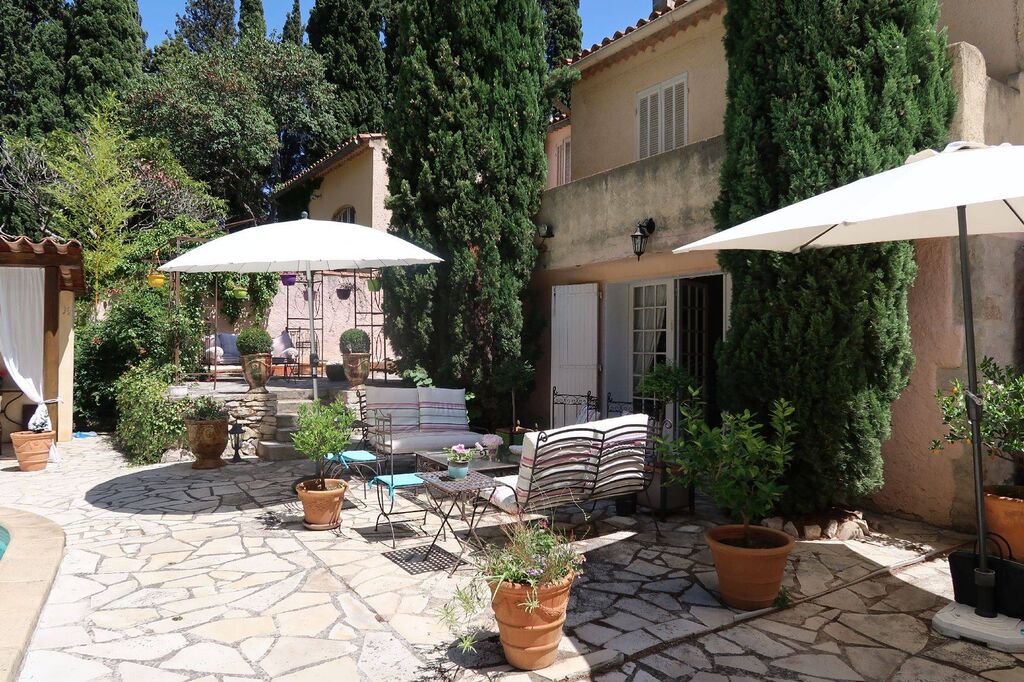 Vente maison Cassis dans domaine privé avec piscine et dépendances 