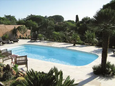 Piscines Fond plat Modèle praline installé à Bouc Bel Air