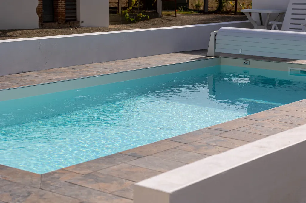 Acheter et faire installer des équipements piscine fiables par un spécialiste reconnu à Marseille et dans les Bouches-du-Rhône