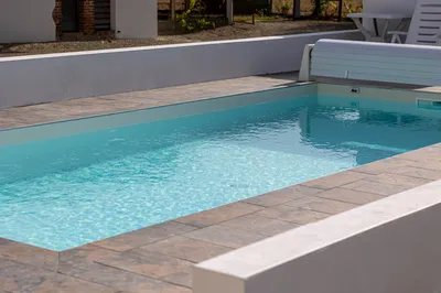 Acheter et faire installer des équipements piscine fiables par un spécialiste reconnu à Marseille et dans les Bouches-du-Rhône