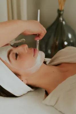 Atténuez vos rides sans chirurgie ni injections grâce aux soins esthétiques de dernière génération proposés par DERMA SUD, près de Toulouse.