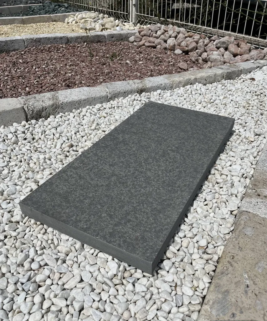 MARGELLE PISCINE EN PIERRE NATURELLE ANTRACITE BLACK