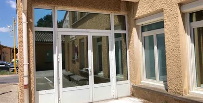 Pose de films anti chaleur sur une école à Toulon