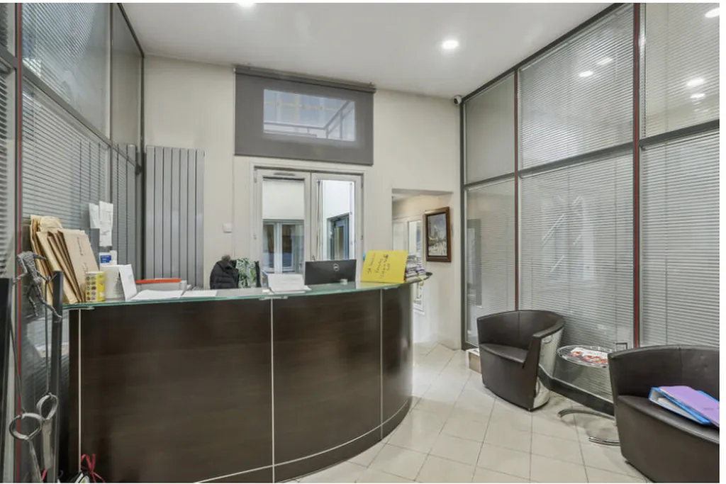 Vente - Boutique 660 m², Wagram / Courcelles, Avenue de Wagram 75017 PARIS