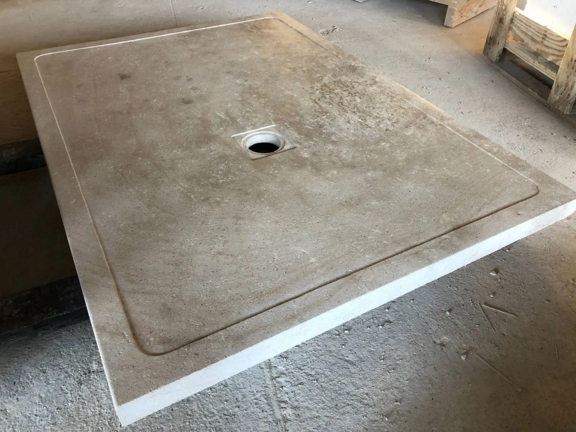 Bac à douche receveur en pierre naturelle de Dordogne Nîmes, Montpellier et Avignon