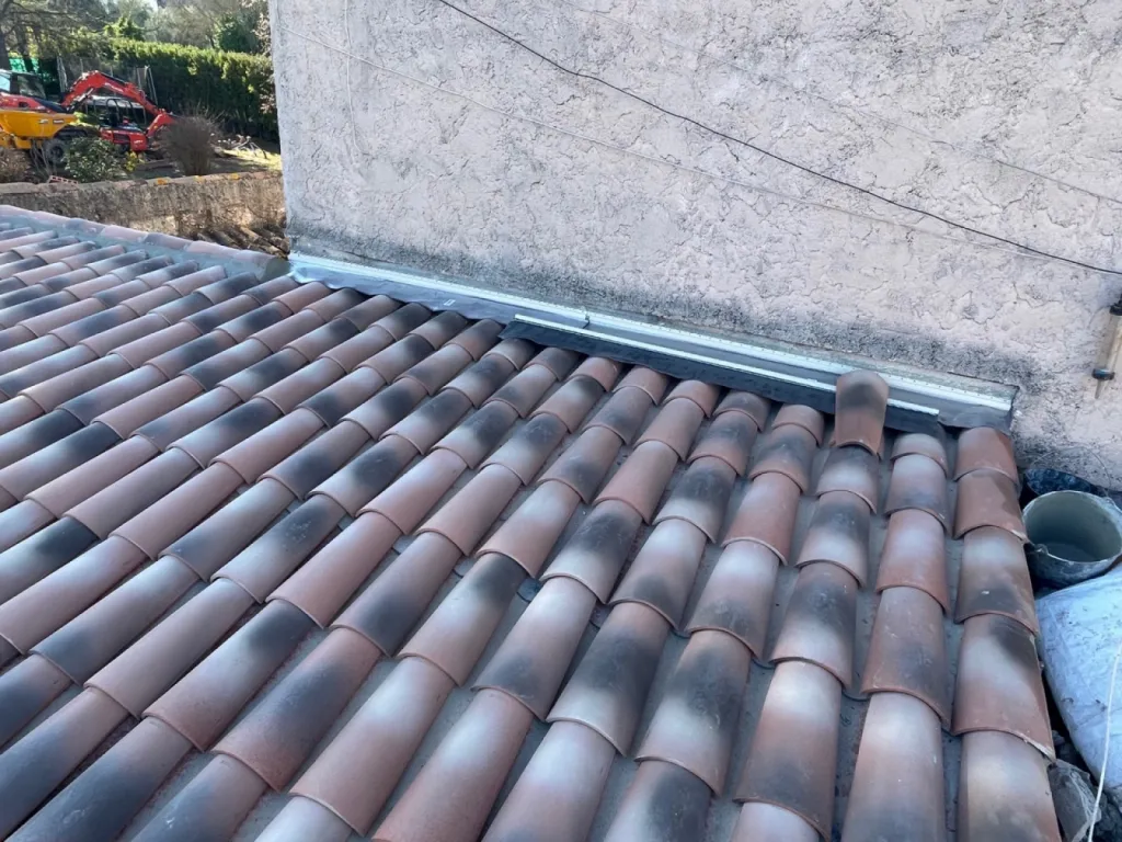 pose de solin plomb sur martigues