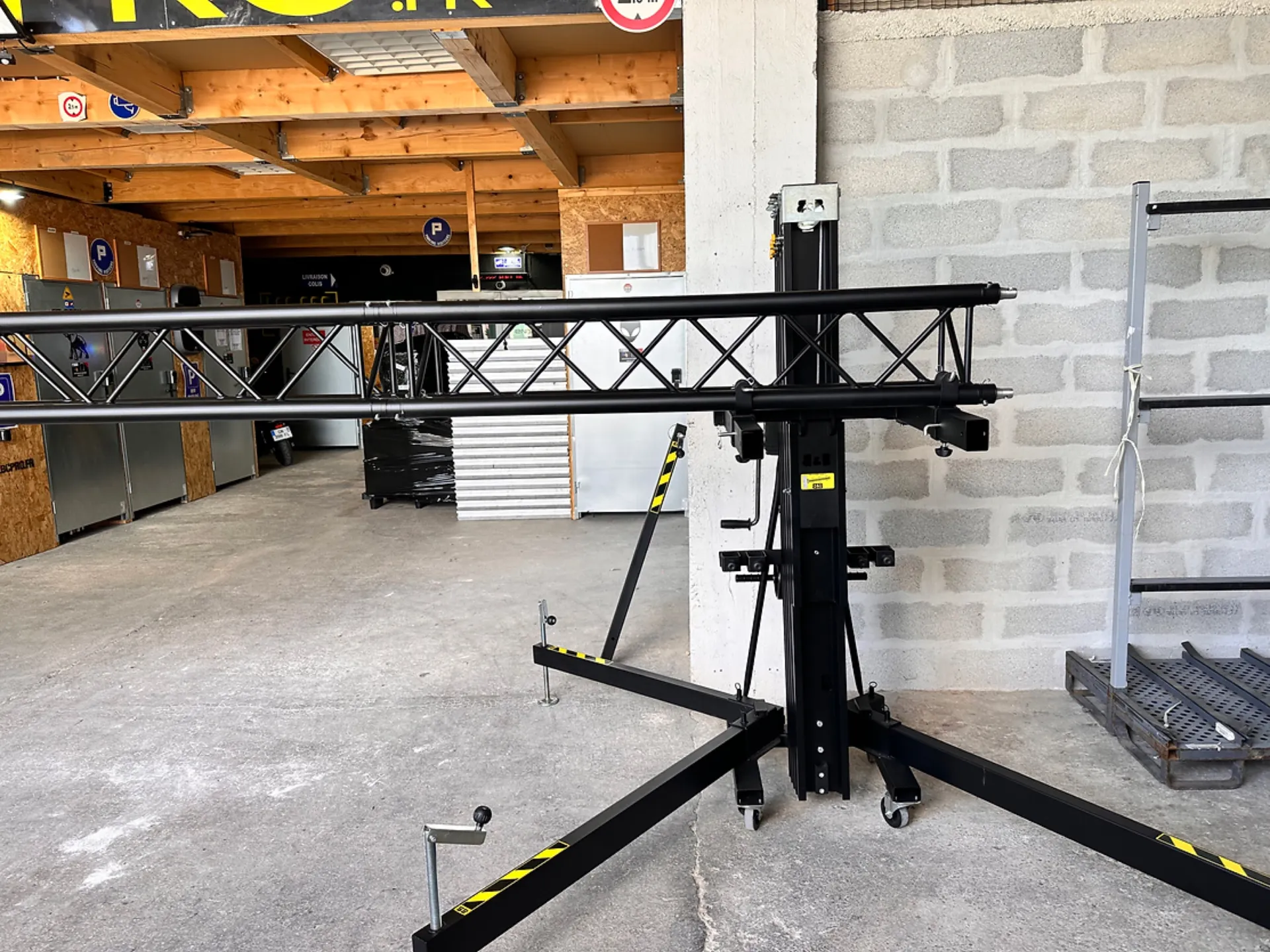 location pont pour écran led géant à frejus dans le var