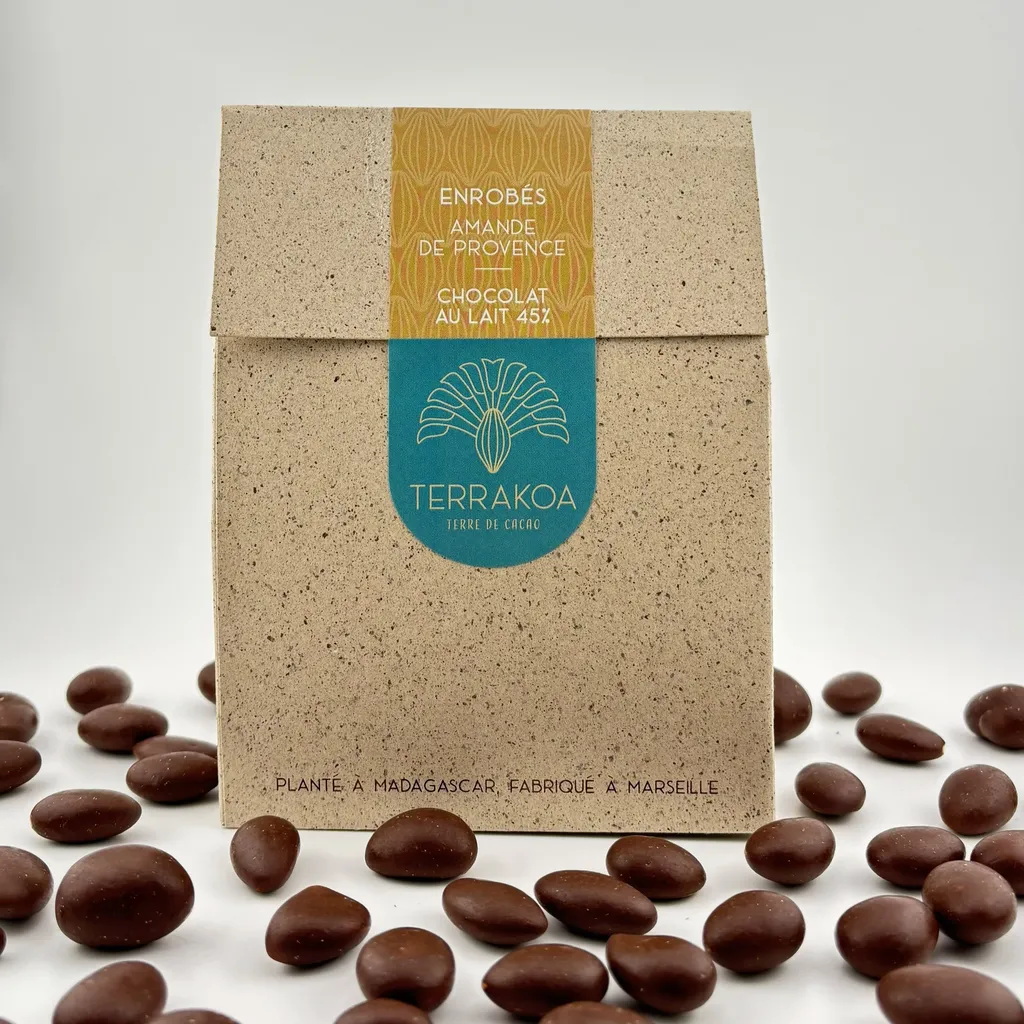 Amandes enrobées chocolat au lait Terrakoa fruits secs enrobés chocolat bean-to-bar fabriqué à Marseille cacao Madagascar