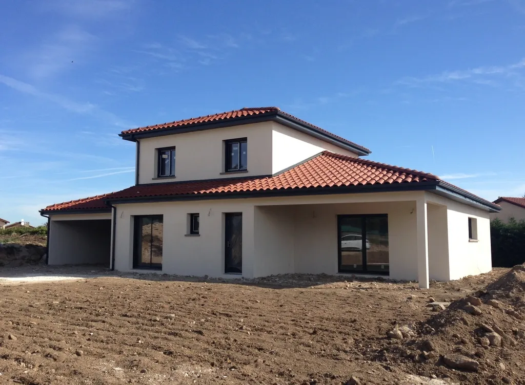 Construction à SOUCIEU EN JARREST - 69510