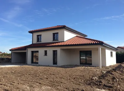 Construction à SOUCIEU EN JARREST - 69510