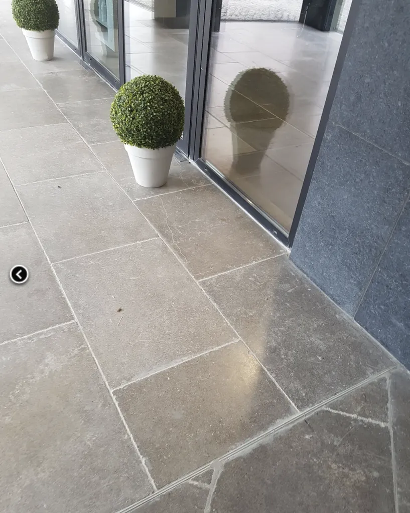 Cèdre Cendré – Marbre égyptien gris et brun pour sols et terrasses