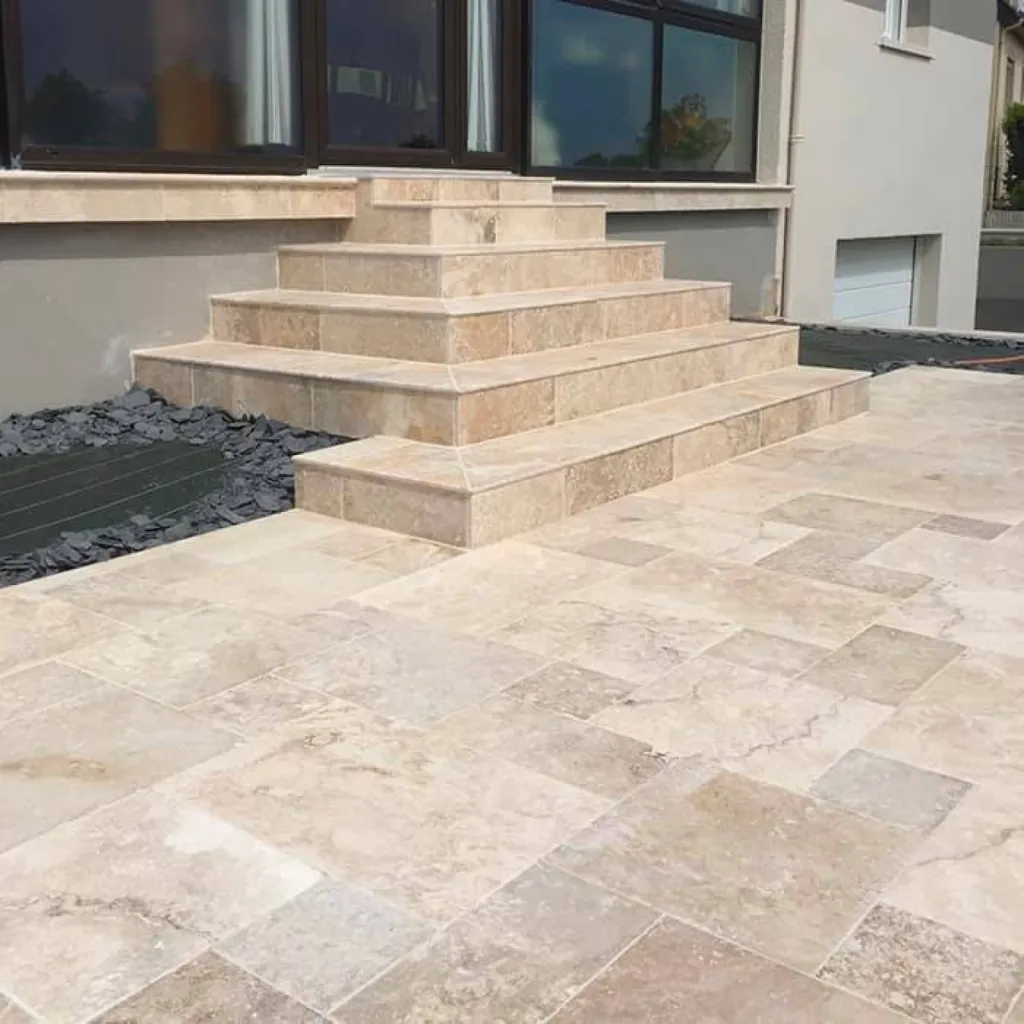 Découvrez Destock Carrelage, spécialiste du carrelage pas cher et pierre naturelle à L'Isle-sur-la-Sorgue et dans le sud de la France