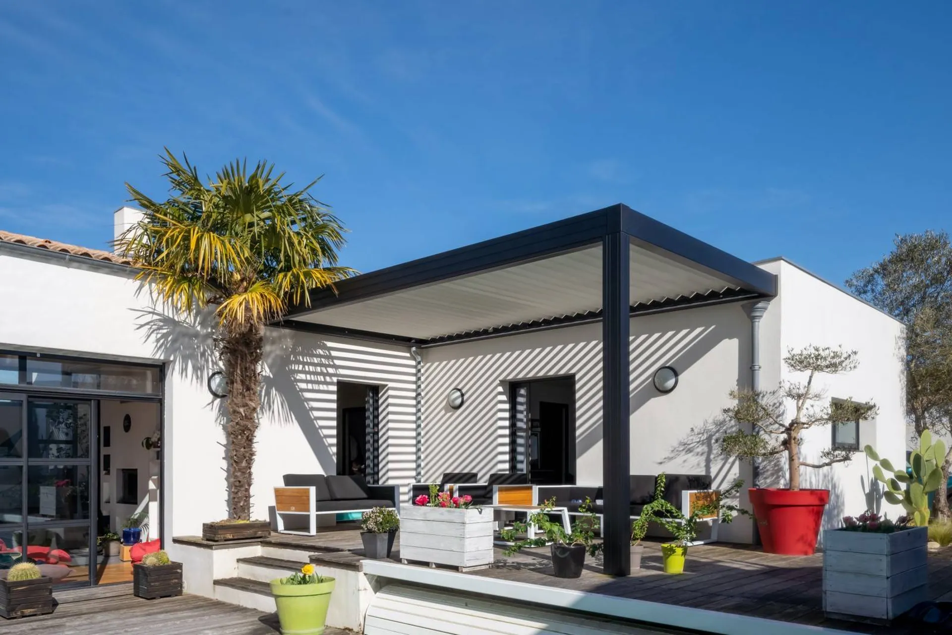 Fabricant installateur de pergolas bioclimatiques en alu entre Marseille et Aix en Provence : Harmonie de l'Habitat