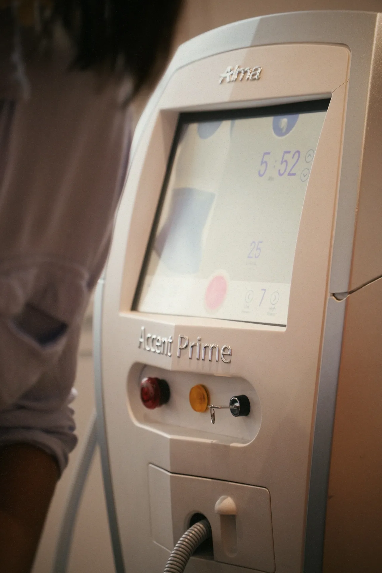 Accent Prime : visage plus ferme, peau plus lisse, éclat naturel