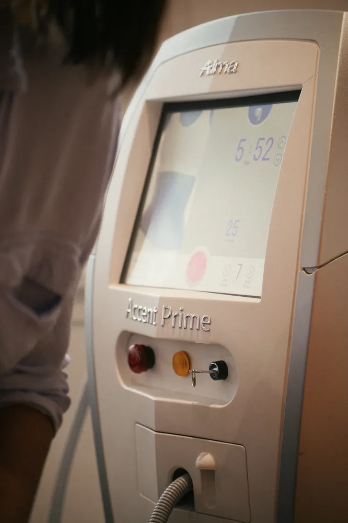 Accent Prime : visage plus ferme, peau plus lisse, éclat naturel