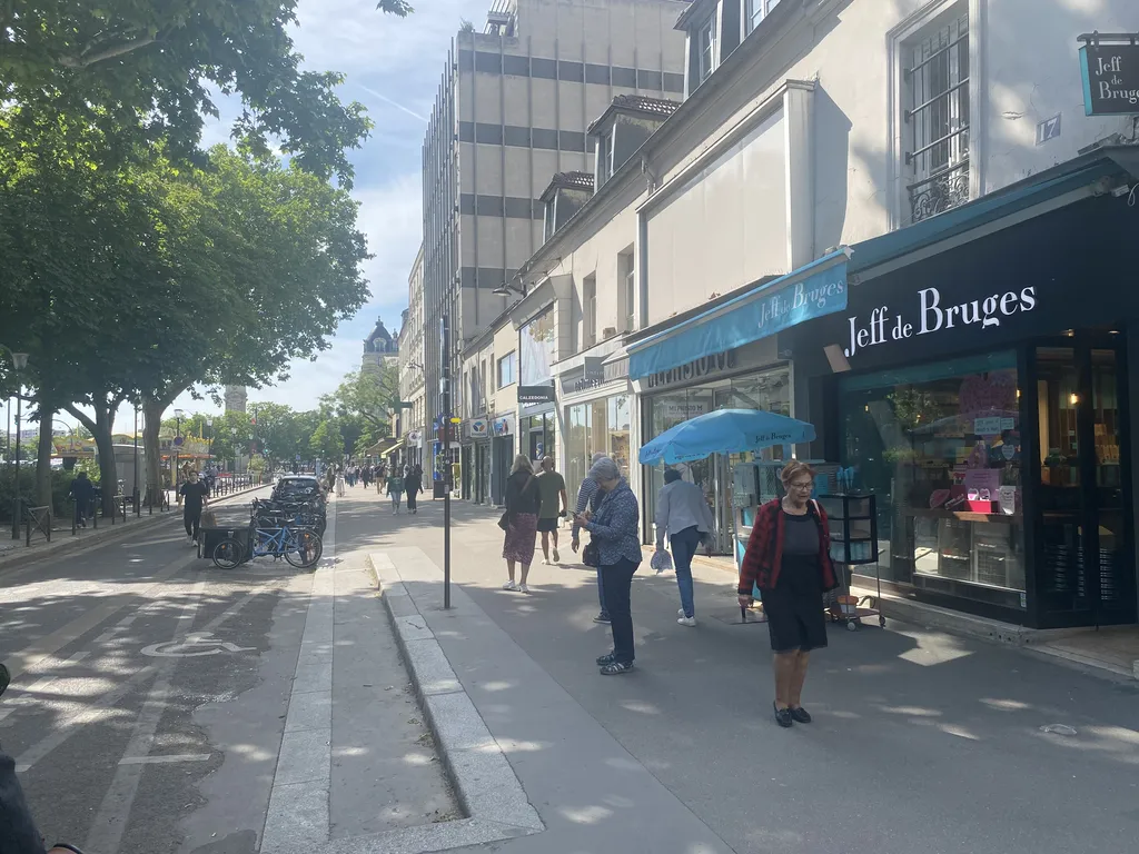 Location - Boutique 220 m², Nation, Cours de Vincennes 75020 PARIS