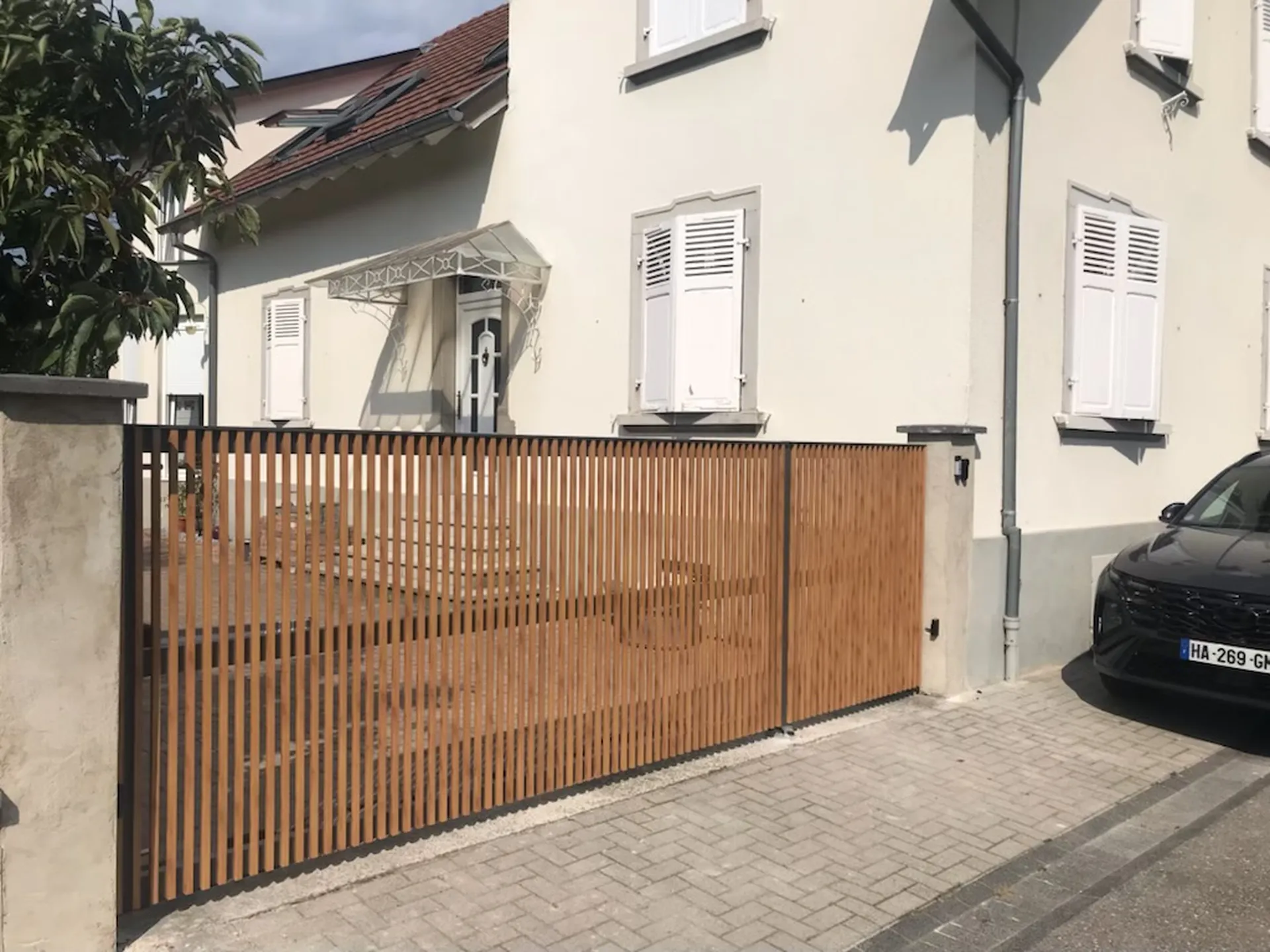 Sécurisez votre maison avec une clôture alu pleine ou ajourée de fabrication française dans le territoire de Belfort