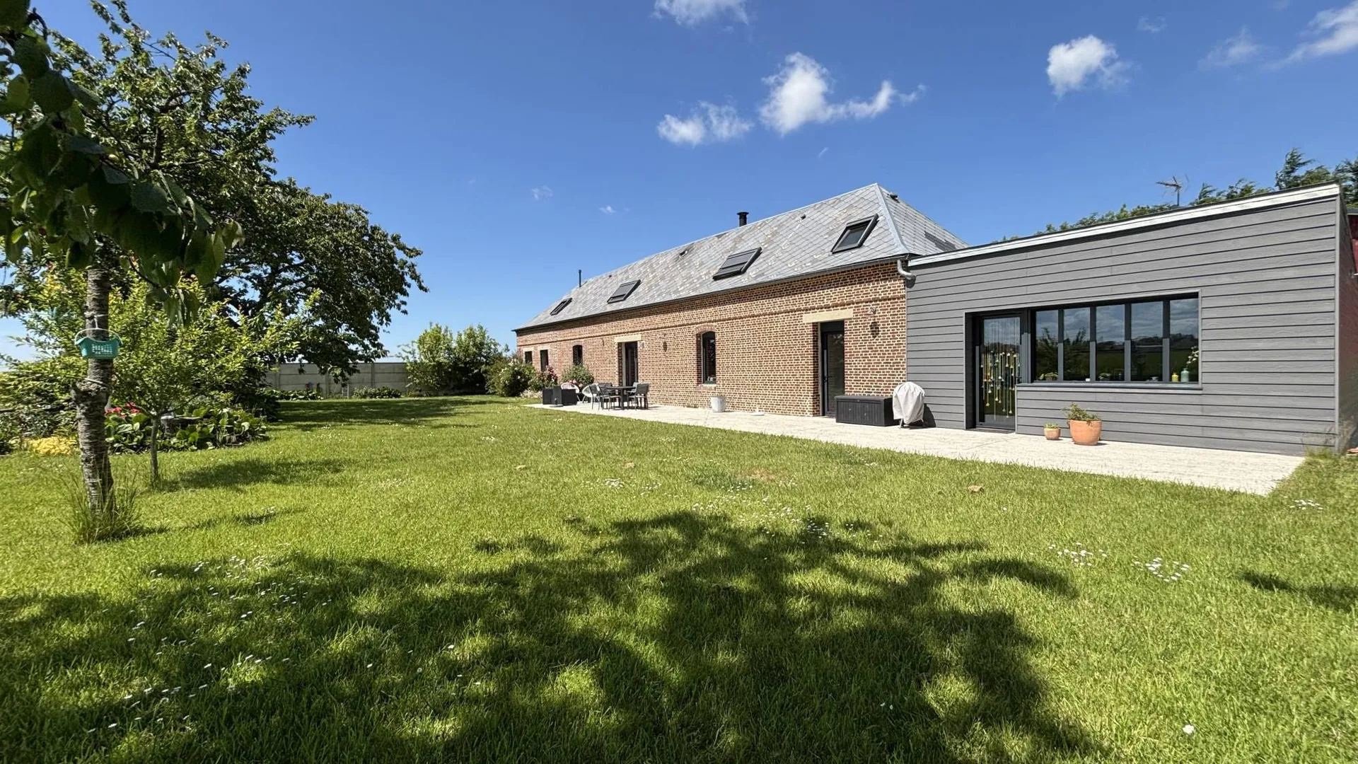 A vendre maison avec hangar et atelier de 300m²