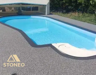 STONEO création de sols intérieurs et extérieurs à base de moquette de pierre granulat de marbre et résine dans le 26, 07 et 38
