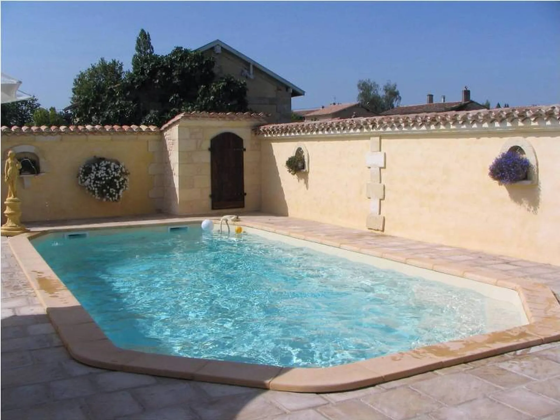 piscine fond incliné modèle Majorelle
