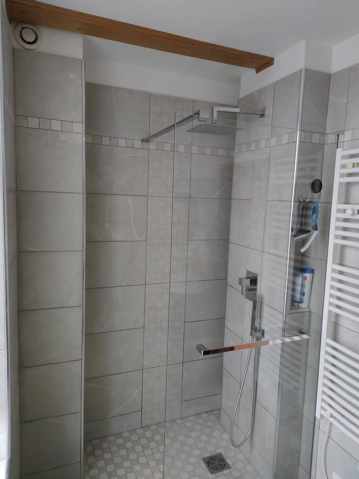 A vendre, maison de ville avec 5 chambres et deux salle de douches