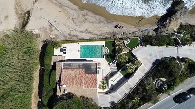 Magnifique villa en bord de mer – Située directement sur la plage, à Saint-Aygulf