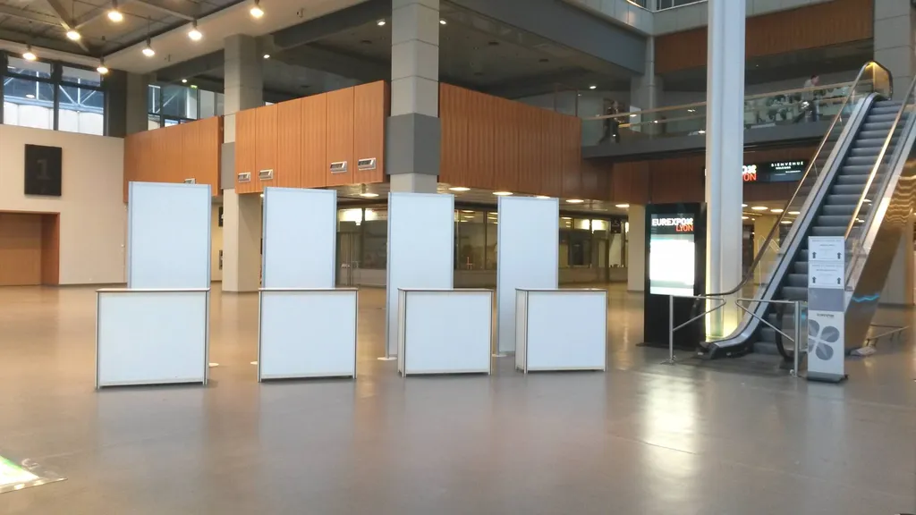 Location Banque d'Accueil & Comptoir Hôtesse - 3 Finitions au Choix (120 cm)