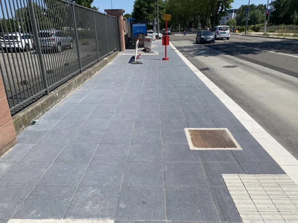Pose de dalle pour un trottoir à Strasbourg