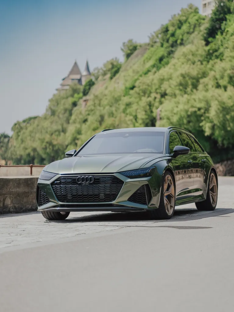 Protection intégrale avec PPF coloré Oak Green sur une Audi RS6 à Anglet