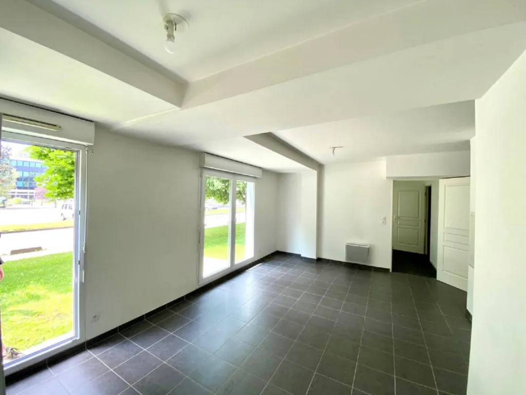 Sejour avec portes vitrées donnant sur jardin