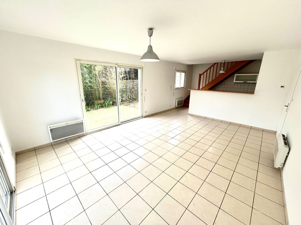 Agréable maison avec jardin de ville et garage, Bruges proximité Parc Ausone