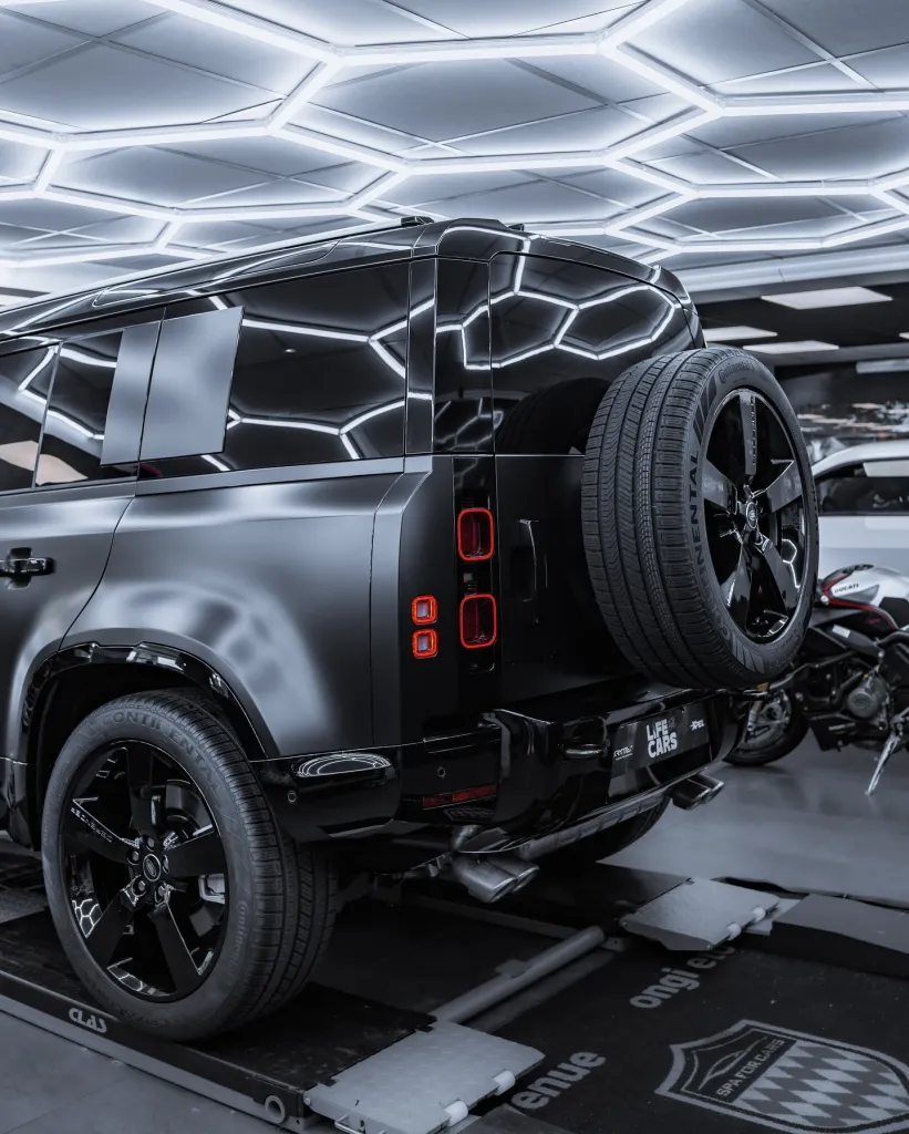 PPF XPEL mix mat & brillant d'un Land Rover Defender à Anglet