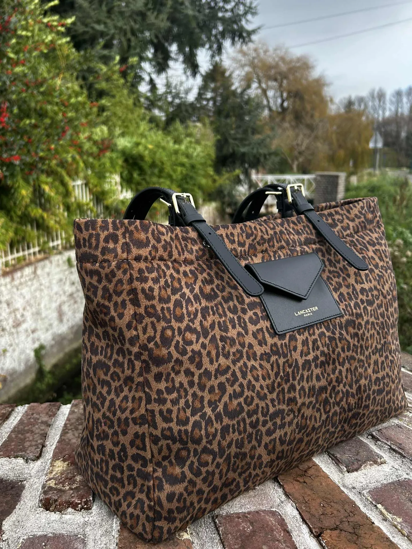 Sac cabas Lancaster camel léopard disponible chez Evasion Eu