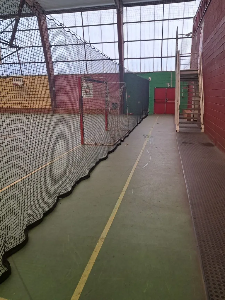 La sécurité et la délimitation de vos terrains sportifs répondent-elles aux exigences de la pratique ? Clôtures Bataille, votre entreprise spécialisée dans l'installation de clôtures, propose des solutions dédiées aux complexes à Cormeilles dans l'Eure.  