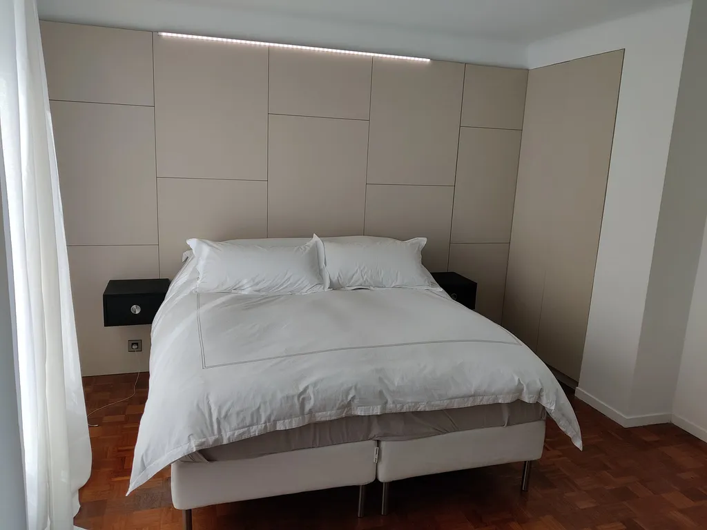 Tête de lit sur mesure avec tables de nuit suspendues à Marseille 13012