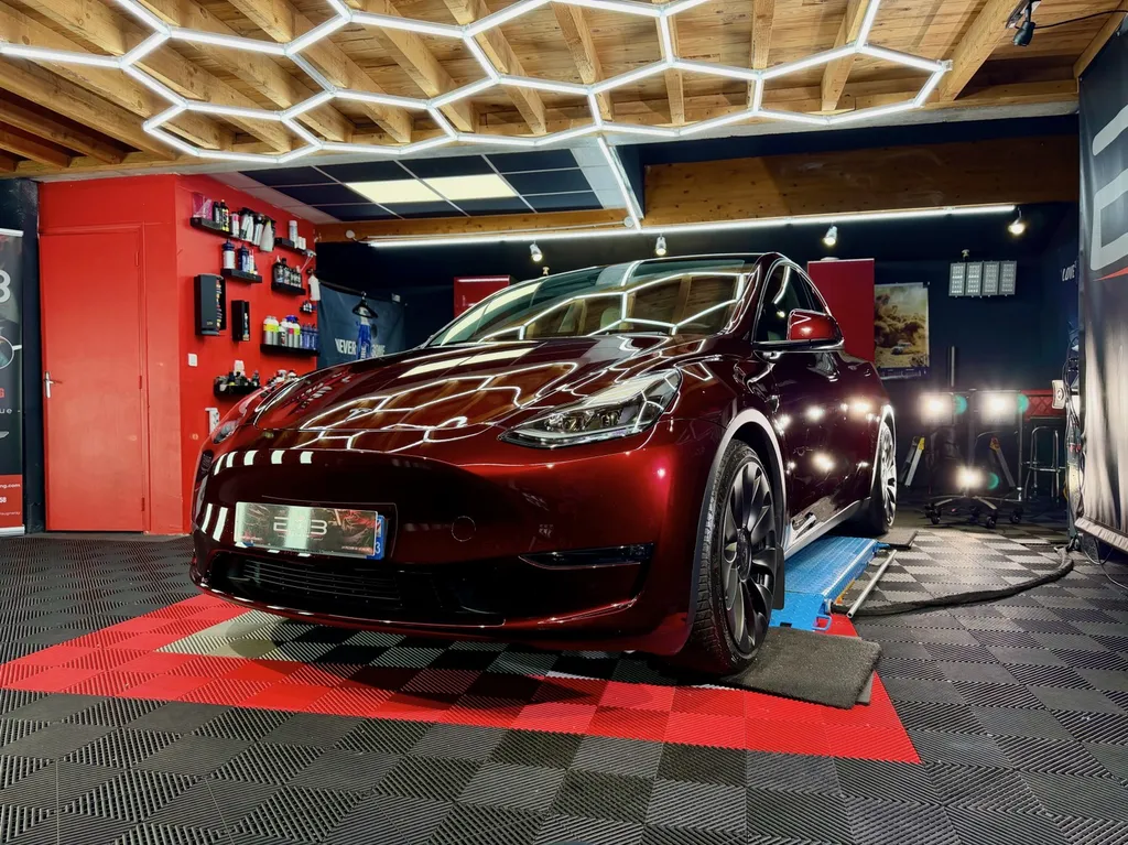 Protection céramique Tesla Model Y à Vaugneray – Sublimer et préserver votre SUV électrique près de Lyon