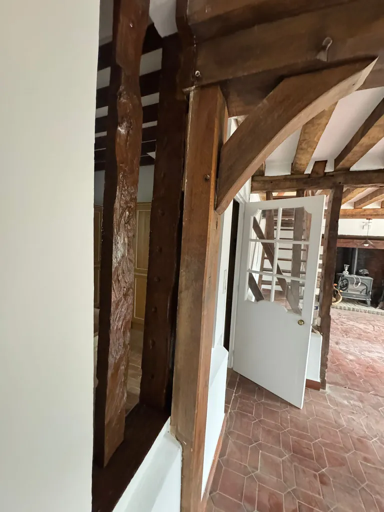 Rénovation d'une maison normande avec colombages, entres colombages et poutres entre LISIEUX et PONT AUDEMER 