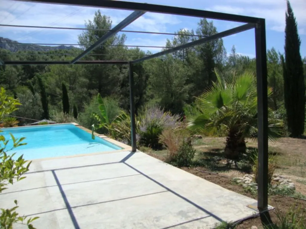 je cherche une pergola a peypin 