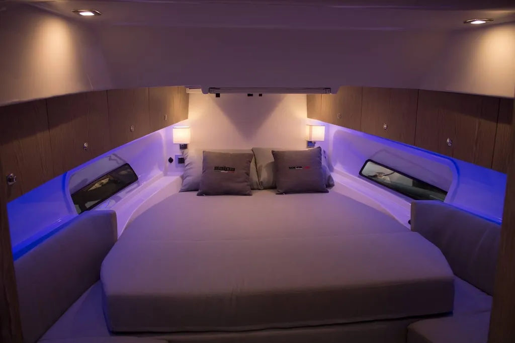 Semi-rigide habitable Soleil 42 Salpa dans les Bouches-du-Rhône