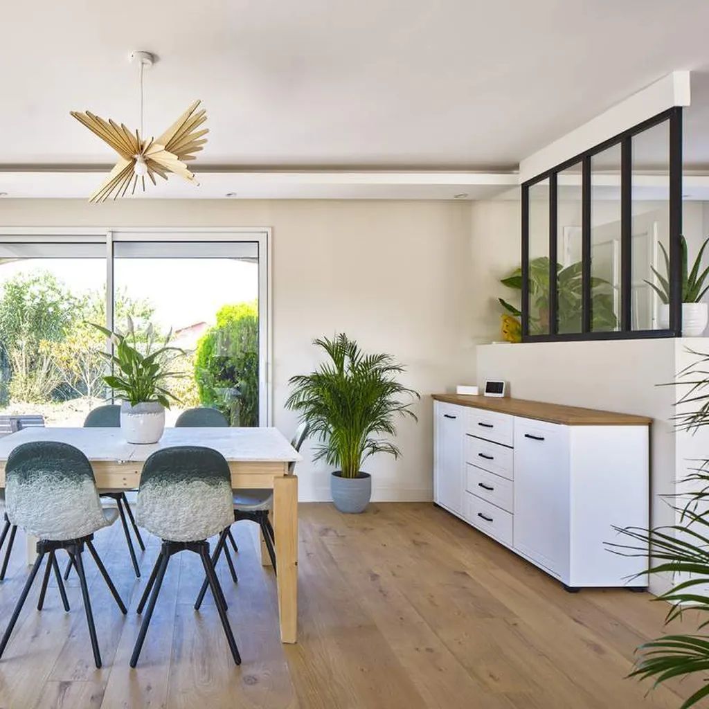 Architecte d’intérieur à Colomiers expert en rénovation éco-responsable utilisant des matériaux biosourcés et du mobilier en réemploi durable