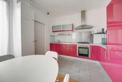 A vendre un bel appartement de 52,68 M² beaux volumes, dans un immeuble à Saint Germain en Laye, proche de la Place du Marché, 5 minutes du RER A.