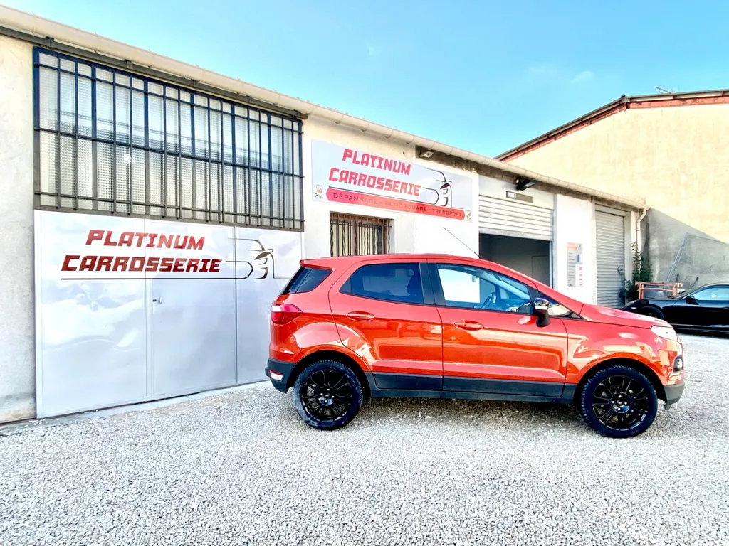 Réparation carrosserie d'une aile arrière enfoncée sur Ford Ecosport à Aubagne 13400 avec Franchise offerte